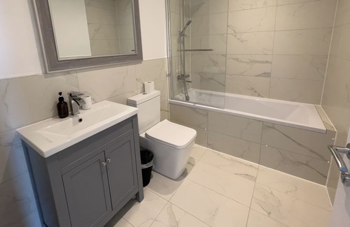 St Albans Apartment | Countryside retreat with stunning views!