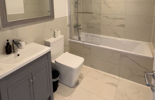 St Albans Apartment | Countryside retreat with stunning views!