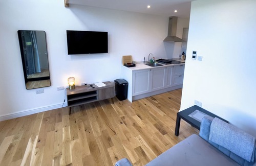 St Albans Apartment | Countryside retreat with stunning views!