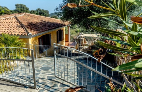 Schifoni Villa | CountrySide Villa Alessandro | 3 Bedrooms and Veranda View!