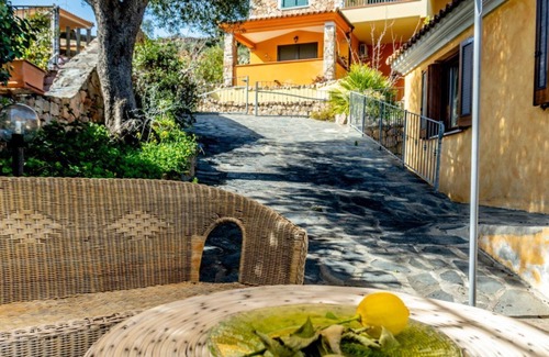 Schifoni Villa | CountrySide Villa Alessandro | 3 Bedrooms and Veranda View!
