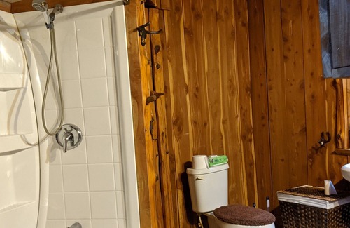 Compton House | County cabin near Buffalo River National Park.