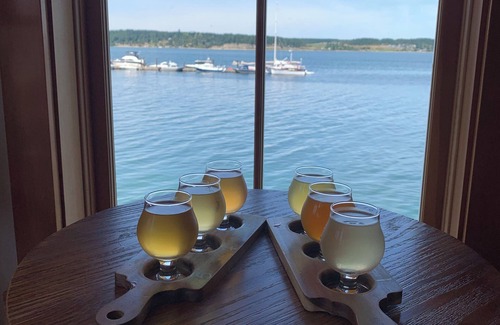 Adelma Beach Apartment | Coupeville Coveland Suite #2