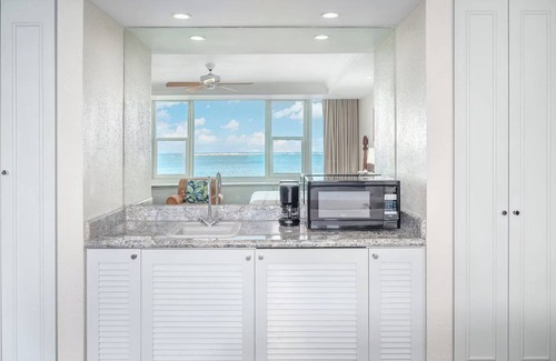 Kahului Hotel | Couple's Escape! Modern Oceanfront Room | Outdoor Pool Access + Fireplace
