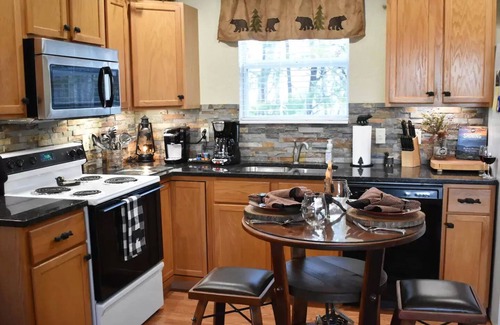 Chalet Village Cabin | Couple's Mtn Retreat; Owner Operated;Borders GSMNP; Seasonal Mtn Views