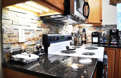 Chalet Village Cabin | Couple's Mtn Retreat; Owner Operated;Borders GSMNP; Seasonal Mtn Views