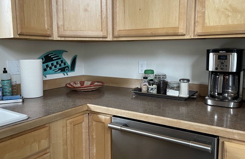 Homer House | Couple’s Spacious Summer Master - Non Shared Unit.