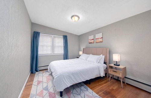 Marblehead Apartment | Couples and beach lovers meet your needs in one location