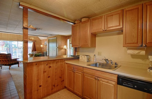 Tahoe Vista Cabin | Couples Cabin Across from Lake, Woodstove, Full Kitchen, Pet Friendly