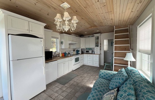 Mid-Coast and Islands Cottage | Couples Cottage at Mackerel Cove - Enjoy your views of Mt. Washington on the Rooftop Deck!