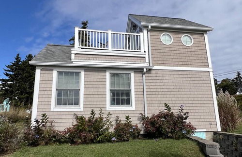 Mid-Coast and Islands Cottage | Couples Cottage at Mackerel Cove - Enjoy your views of Mt. Washington on the Rooftop Deck!