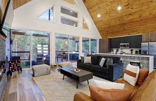 Broken Bow Cabin | Couples - Family - Games - Hot tub - Sauna
