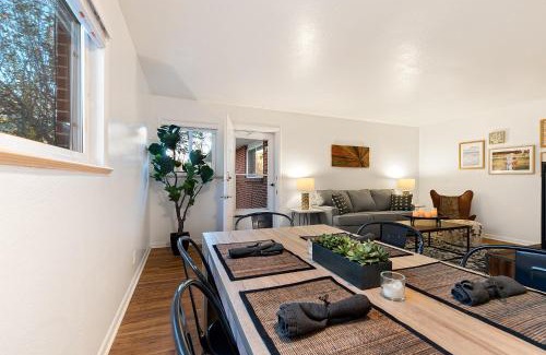 University Acres Apartment | Couples Getaway - Dog Friendly, Bike to Old Town!