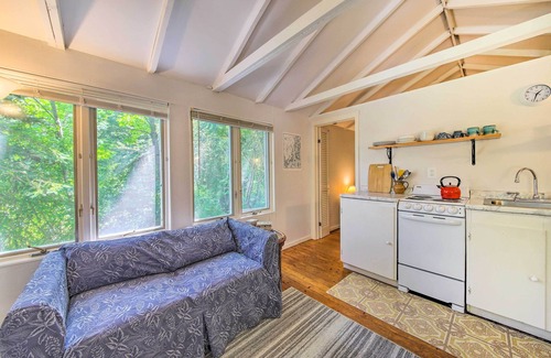 Northport Cottage | Couples Getaway Near Beaches: Northport Cottage
