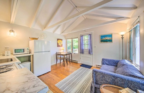 Northport Cottage | Couples Getaway Near Beaches: Northport Cottage