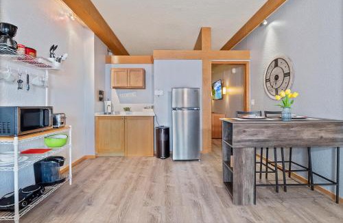 Palm Coast Apartment | Couples Getaway - Sweet Retreat - European Village Best Location