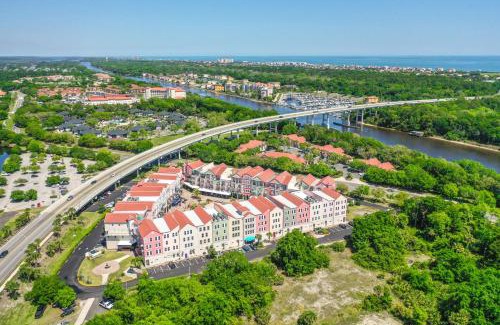 Palm Coast Apartment | Couples Getaway - Sweet Retreat - European Village Best Location