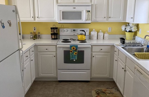 North Myrtle Beach Condo | Couples Golf and quiet 3rd floor condo on Golf course & beach is minutes away