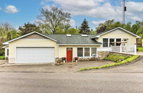 Frankfort Apartment | Couples Haven in Frankfort by Lake, Trails and Dtwn