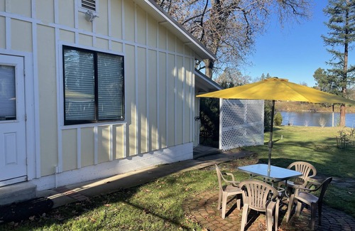 Cascade Cottage | Couples Paradise! Fishing! Relaxing! Share our Pool & Hot Tub @ Sacramento River