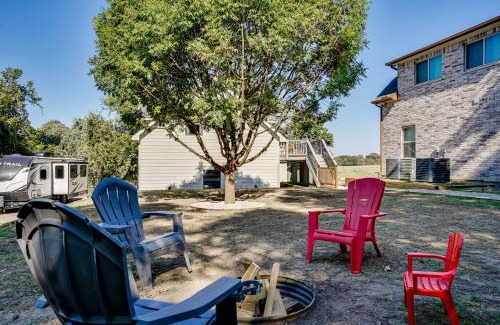 Weatherford Apartment | Couples Retreat on Farm 6 Mi to Dwtn Weatherford!