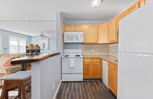 Brigantine Condo | Couples retreat + Pets OK! Center of Town: Unit #2