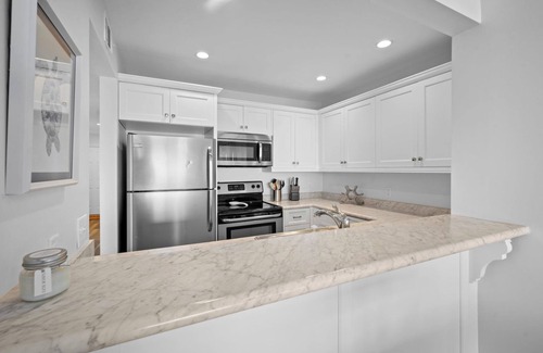Saint Helena Island Villa | Couples Retreat with Breathtaking Oceanfront Views, Community Pool, Elevator - 735 North Hampton