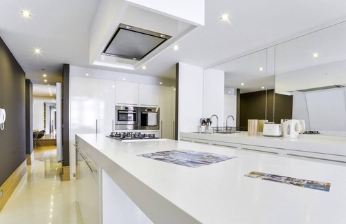Ixelles Apartment | Couronne II - Three Bedroom Apartment, Sleeps 6