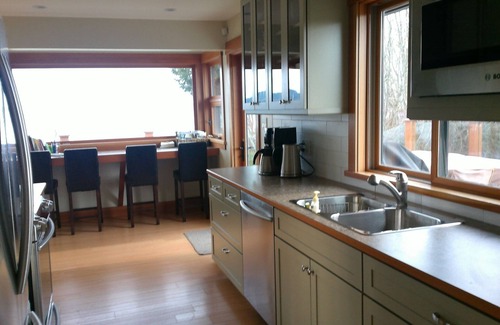 Courtenay House | Courtenay Beach House - Minutes to golf ski fishing