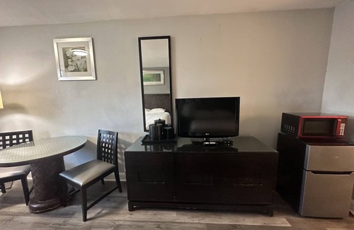 Courtland Hotel | Courtland Inn By Townhouse Franklin VA US 58