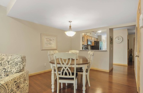 Hilton Head Island House | Courtside 81- Short Walk to the Beach- 2 BR 2.5 BA Updated Townhouse