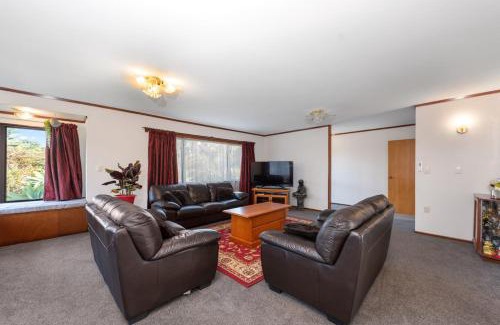 Waihi Beach House | Courtside Quarters - Waihi Beach Holiday Home