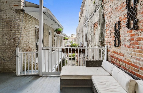 Arts/Warehouse District Apartment | Courtyard Balcony Condo/Walk to Convention