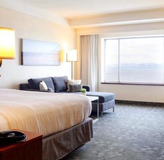 Burlington Hotel | Courtyard Burlington Harbor