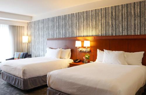 Burlington Hotel | Courtyard Burlington Harbor