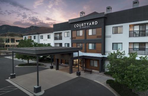 Southwest Colorado Springs Hotel | Courtyard by Marriott Colorado Springs South