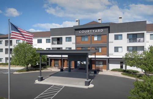 Southwest Colorado Springs Hotel | Courtyard by Marriott Colorado Springs South