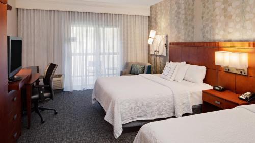 West Homestead Hotel | Courtyard by Marriott Pittsburgh West Homestead Waterfront