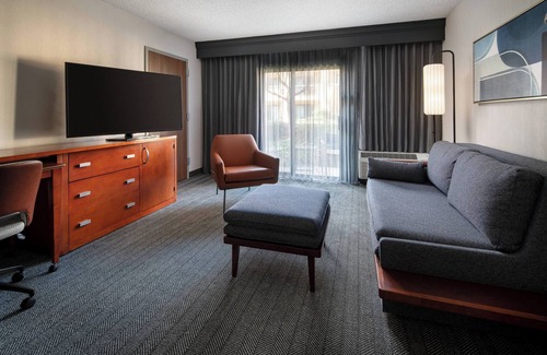 Bakersfield Hotel | Courtyard by Marriott Bakersfield
