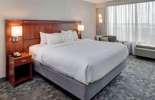 Harbor View - Orient Heights Hotel | Courtyard by Marriott Boston Logan Airport