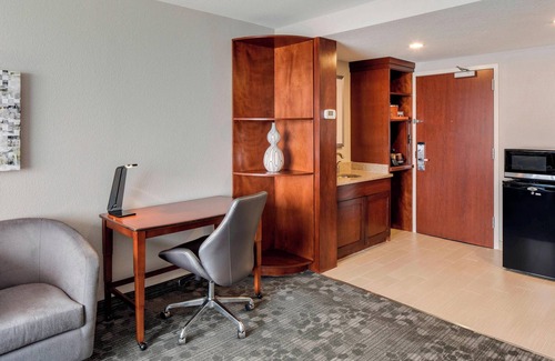 Harbor View - Orient Heights Hotel | Courtyard by Marriott Boston Logan Airport