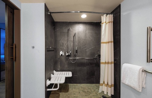 Near West Side Hotel | Courtyard by Marriott Chicago at Medical District/UIC
