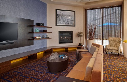 Downtown Columbus Hotel | Courtyard by Marriott Columbus Downtown