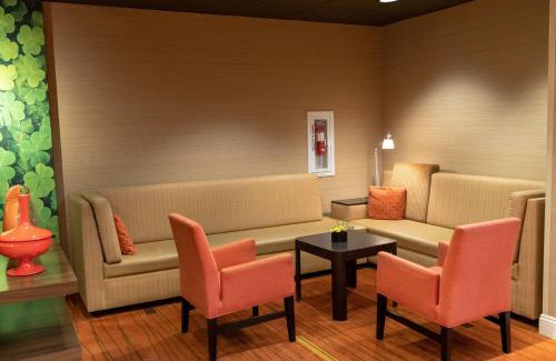Erie Hotel | Courtyard by Marriott Erie Ambassador Conference Center
