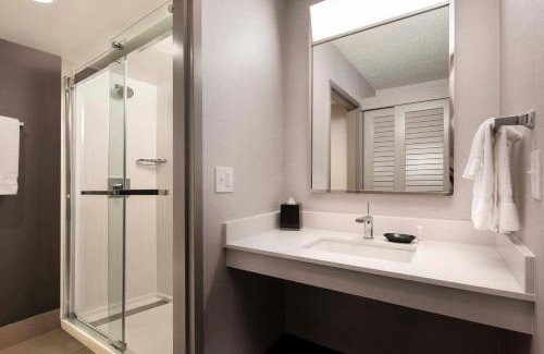 Raisin Hotel | Courtyard by Marriott Fresno