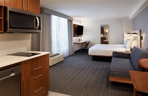 Rosemount Hotel | Courtyard by Marriott Kitchener