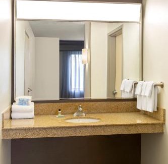 Middleton Hotel | Courtyard by Marriott Madison West/Middleton