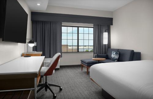 Downtown Hotel | Courtyard by Marriott Pensacola Downtown