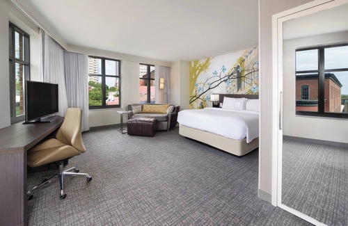 Downtown Richmond Hotel | Courtyard by Marriott Richmond Downtown