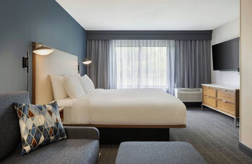 Traverse City Hotel | Courtyard by Marriott Traverse City